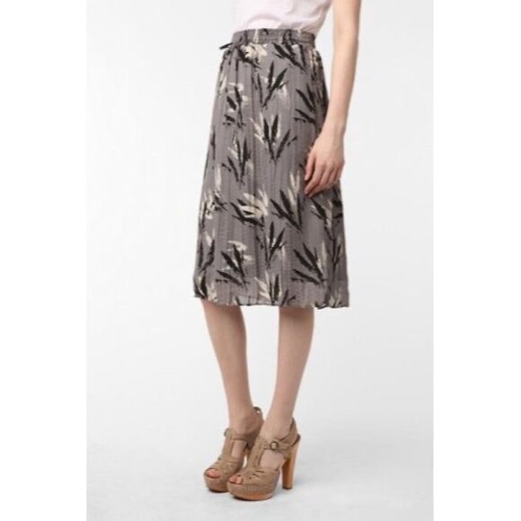 Vintage Y2K Urban Outfitters Gray Printed Flowy Chiffon Elasticized Midi Skirt - Picture 1 of 12